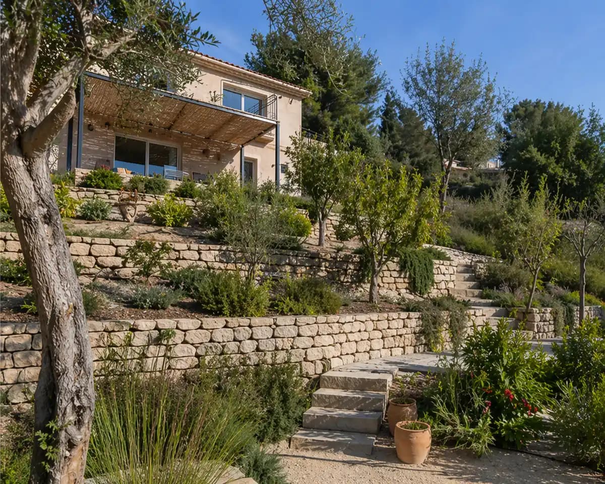 Conception paysagère d'un terrain en restanques à Gémenos